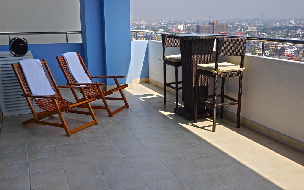The Penthouse Above Sea Apartman Dehiwala-Mount Lavinia Kültér fotó