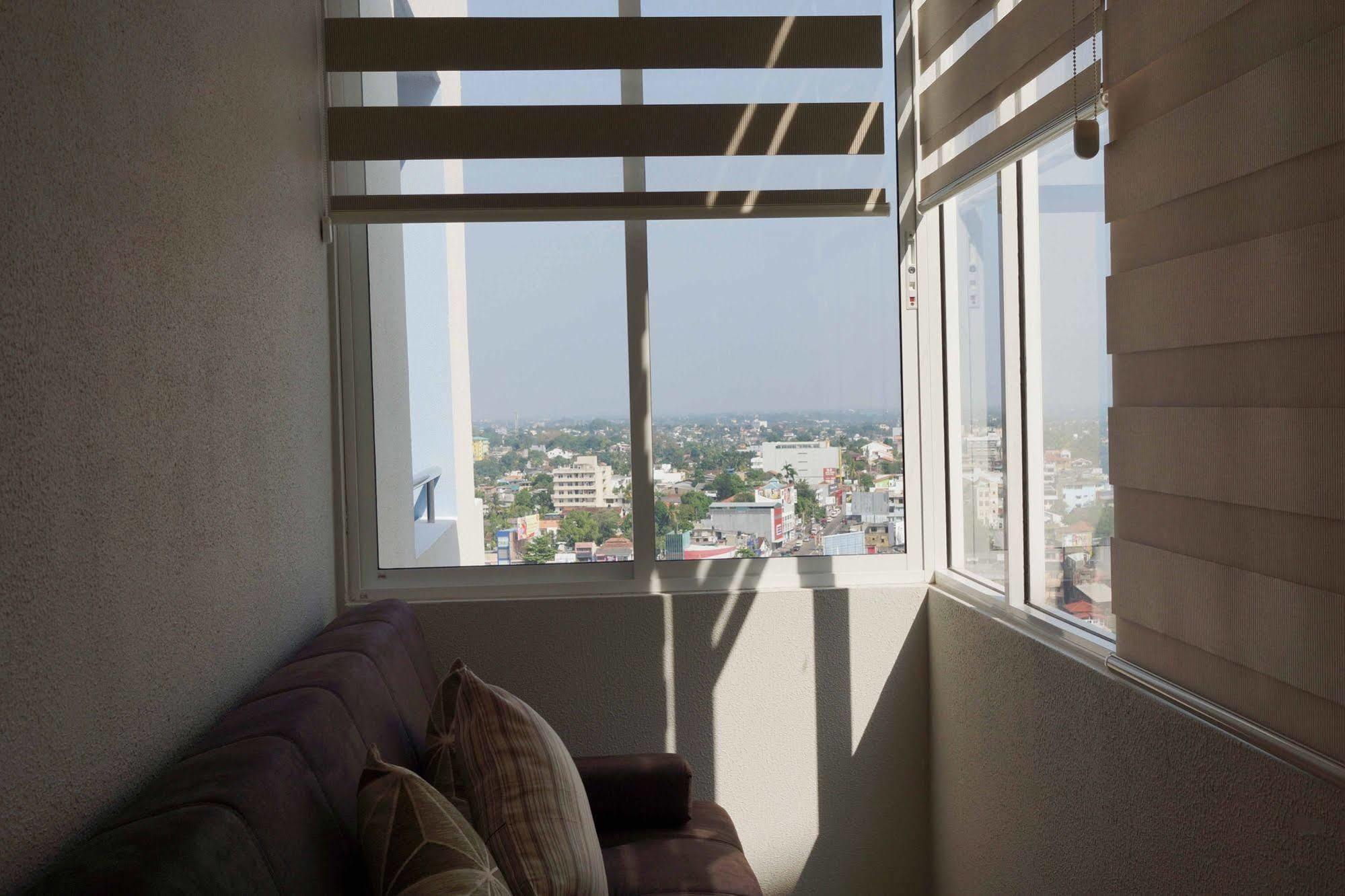 The Penthouse Above Sea Apartman Dehiwala-Mount Lavinia Kültér fotó