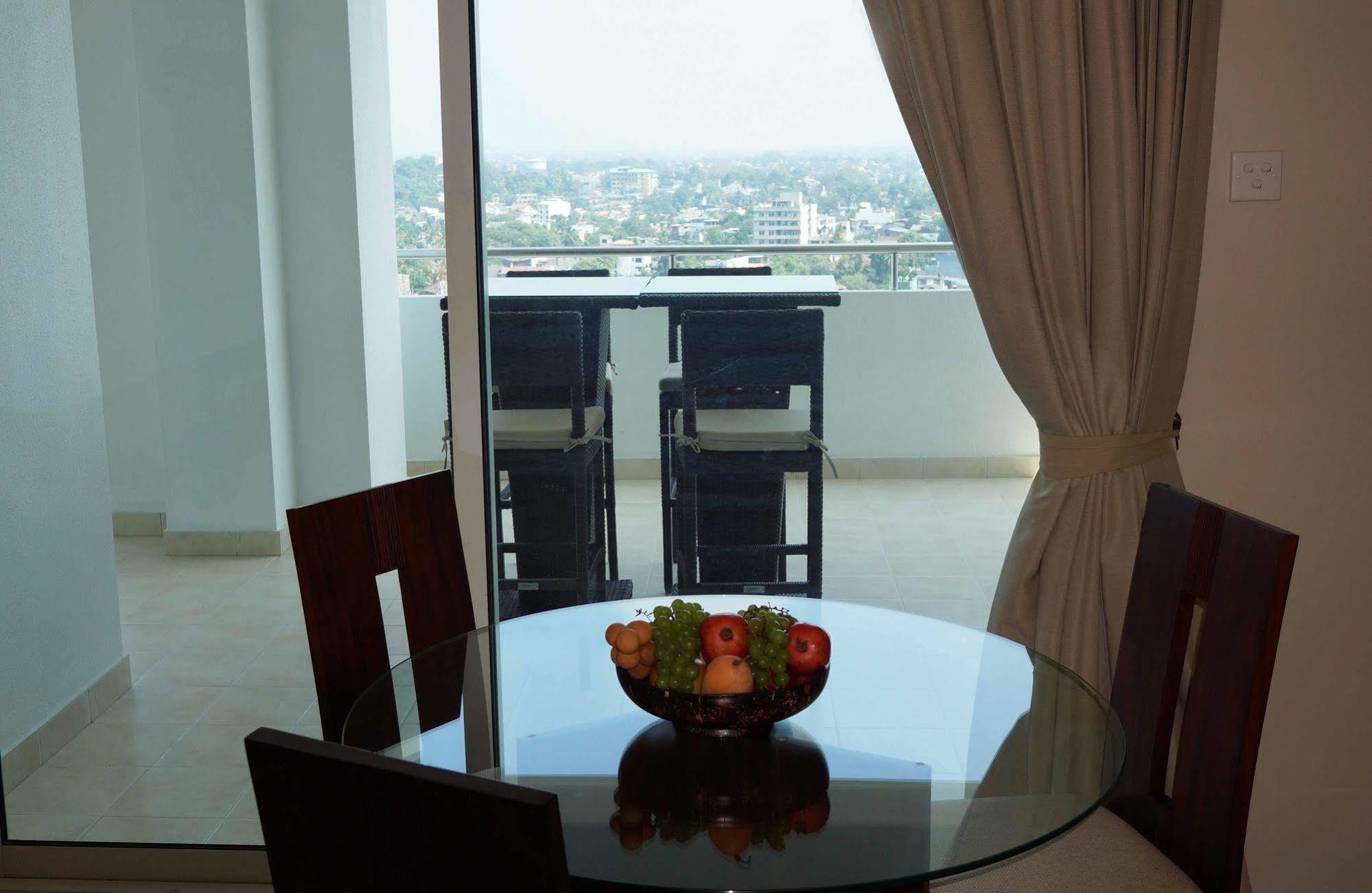 The Penthouse Above Sea Apartman Dehiwala-Mount Lavinia Kültér fotó