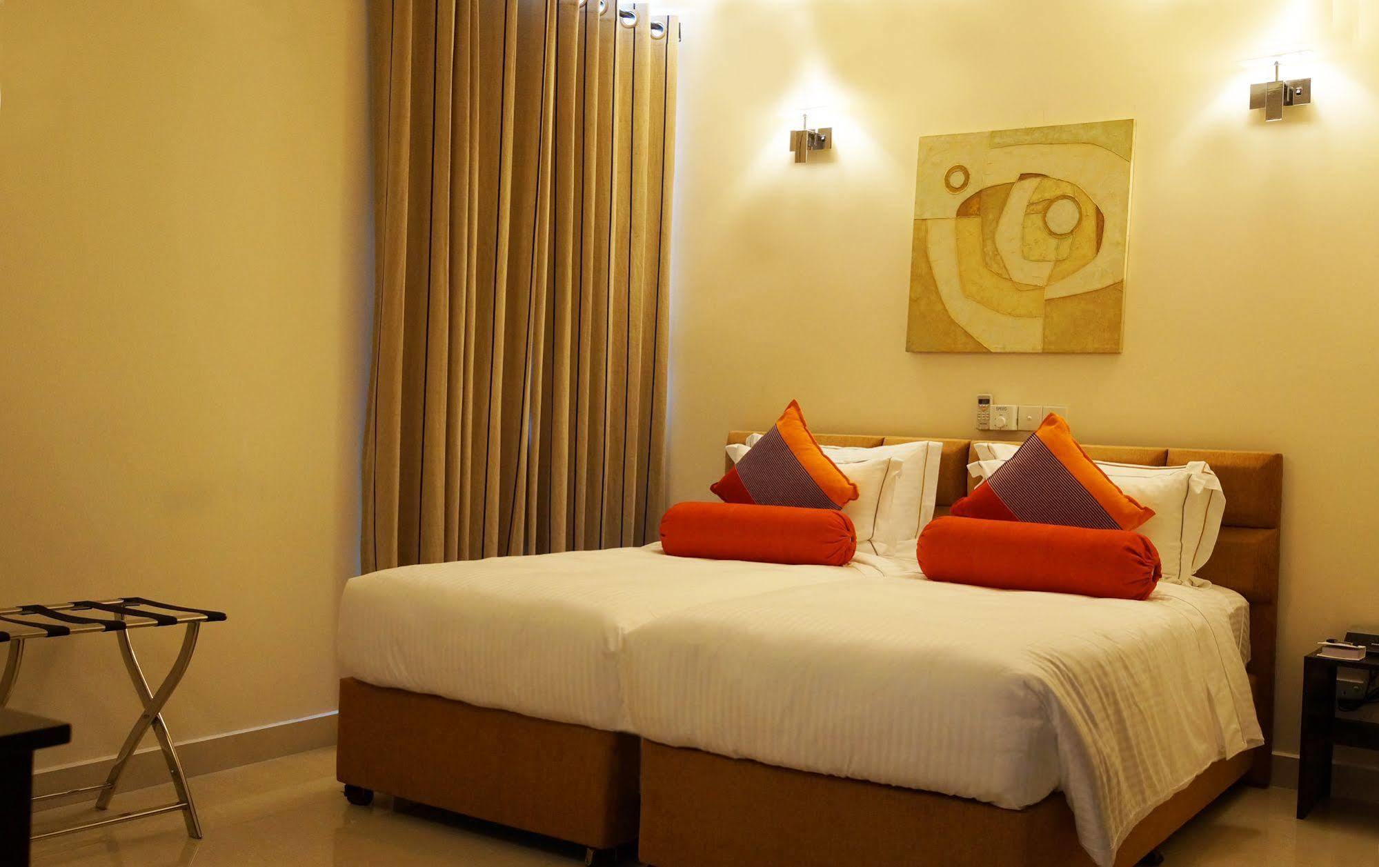 The Penthouse Above Sea Apartman Dehiwala-Mount Lavinia Kültér fotó