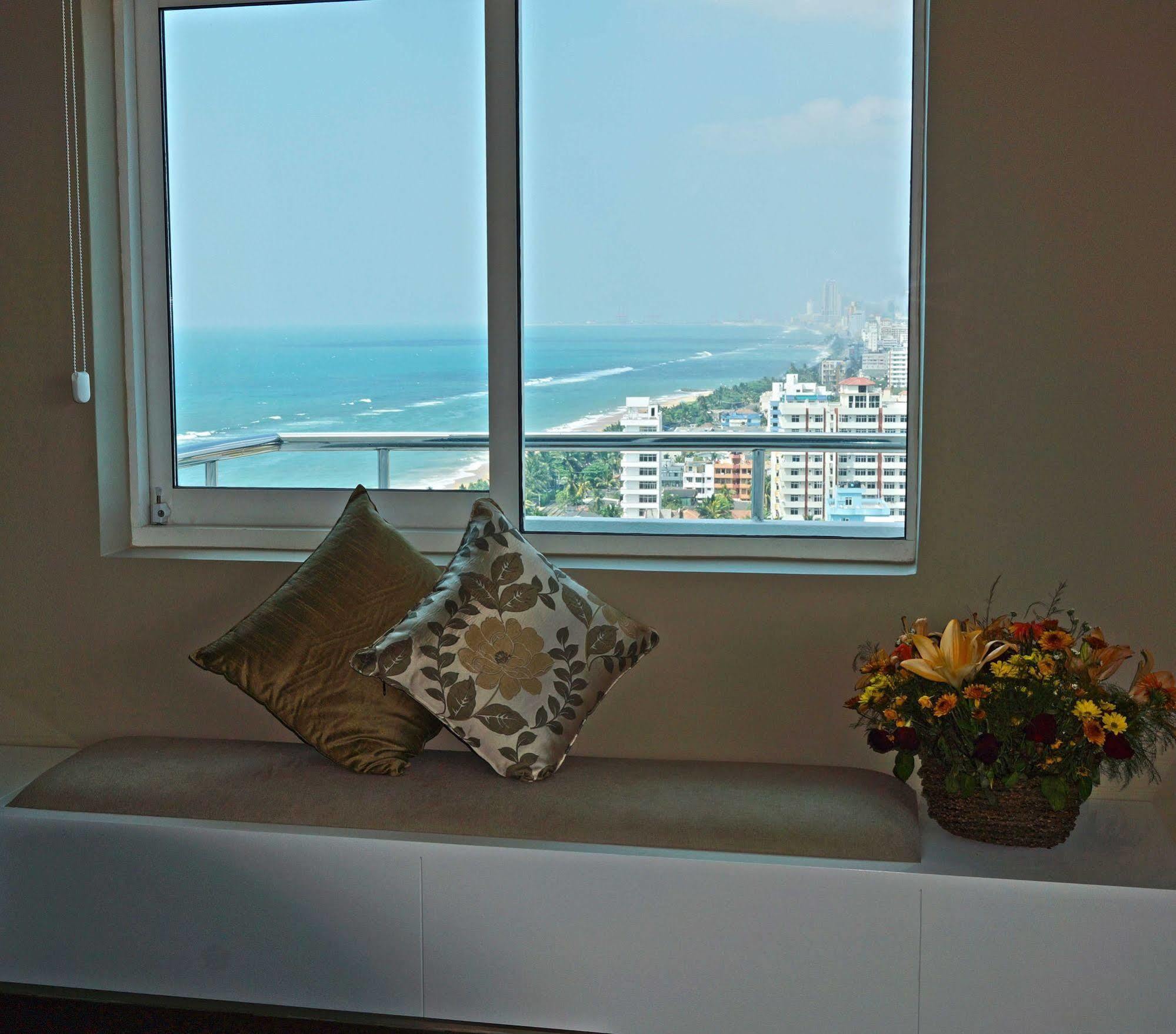 The Penthouse Above Sea Apartman Dehiwala-Mount Lavinia Kültér fotó